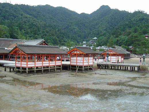 海側から見た厳島神社