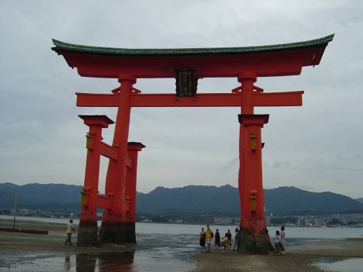 海側から見た厳島神社
