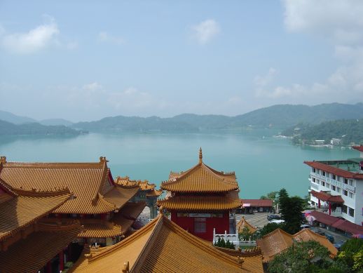 展望台から眺める日月潭